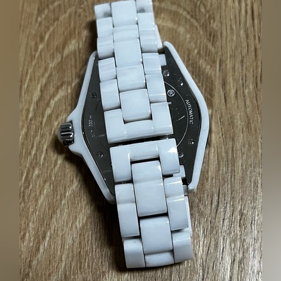 Chanel J12 White Ceramic & Steel, Diamond W Indicators 38mm Automatic movement - Picture 2 of 7